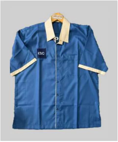 Kemeja biru KCS dengan kerah krem dan logo bordir
